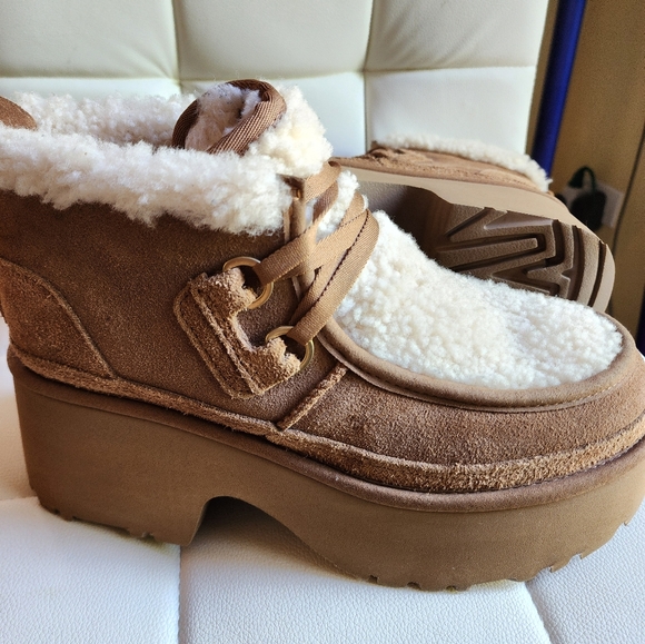Size 9 - UGG Classic Cozy Tan Shearling Women's Platform Shoes - Picture 11 of 15